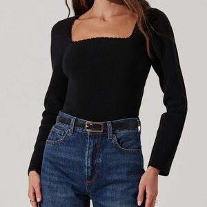 Astr Scallop Trim Ribbed Knit Top in Black